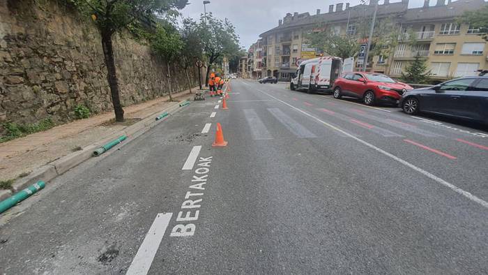 Egoiliarrentzako hamabost aparkaleku gehiago sortu dituzte