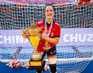 Eskubaloiko munduko junior txapelketa prestatzeko konbokatu dute Libe Arruabarrena