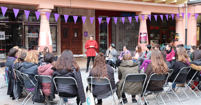 Genero arauak erdigunera ekartzeko kafe tertulia zikloa antolatu du Bilgune Feministak