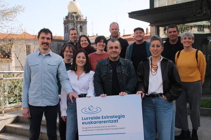 Hizkuntza politikan eta euskararen indarberritzean norabide aldaketa eragin nahi duen estrategia aukeztu du UEMAk