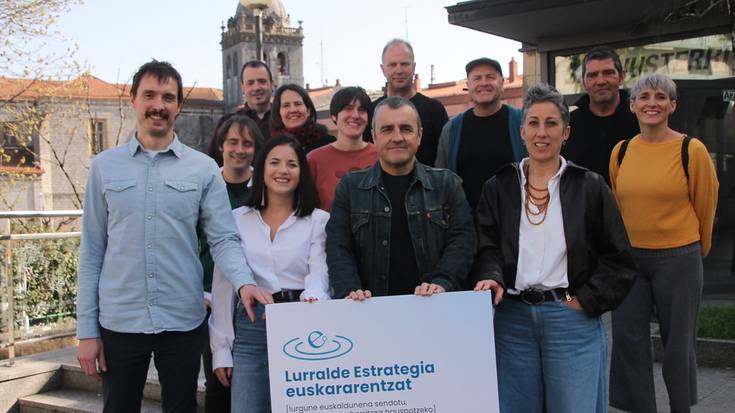 Hizkuntza politikan eta euskararen indarberritzean norabide aldaketa eragin nahi duen estrategia aukeztu du UEMAk
