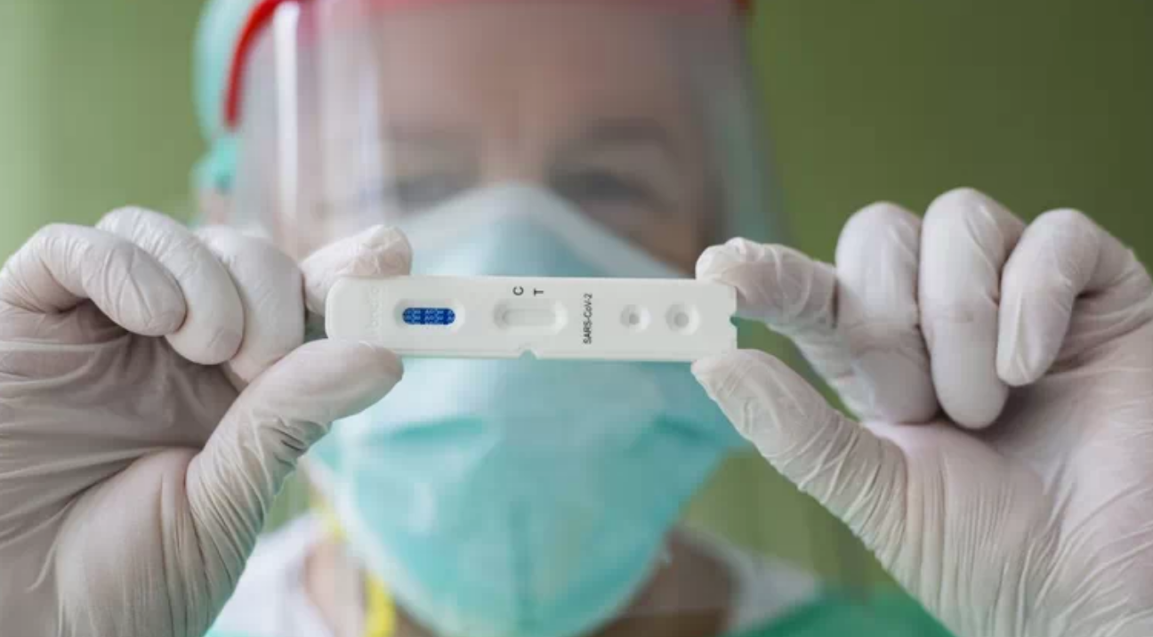 Lau positibo atzeman dituzte azken orduetan herrian