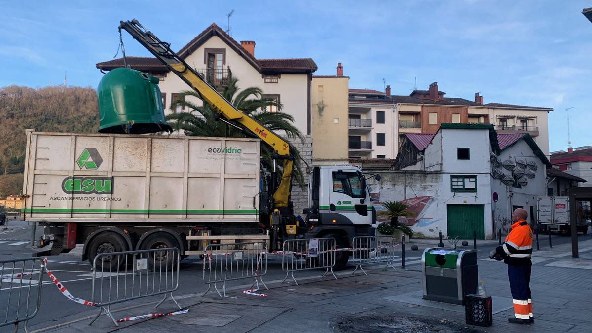 Zabor edukiontzien guneak egokitzen hasi da udala