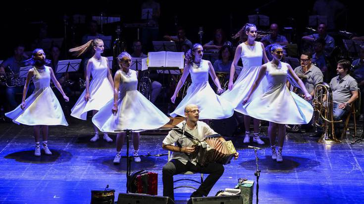 Ikusmina piztu du 'Korrontzi Tuba Band' ikuskizunak