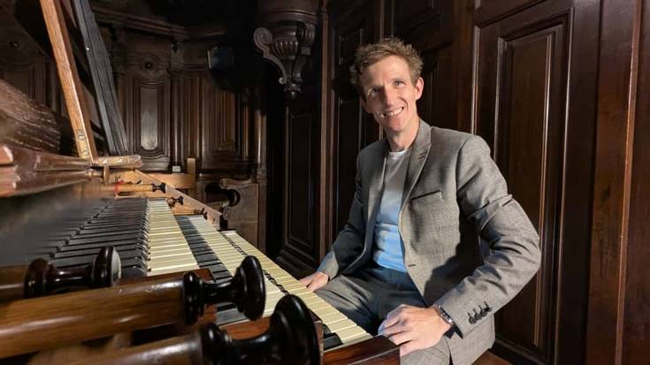 Benjamin Righetti organo jotzaileak girotu du parrokia