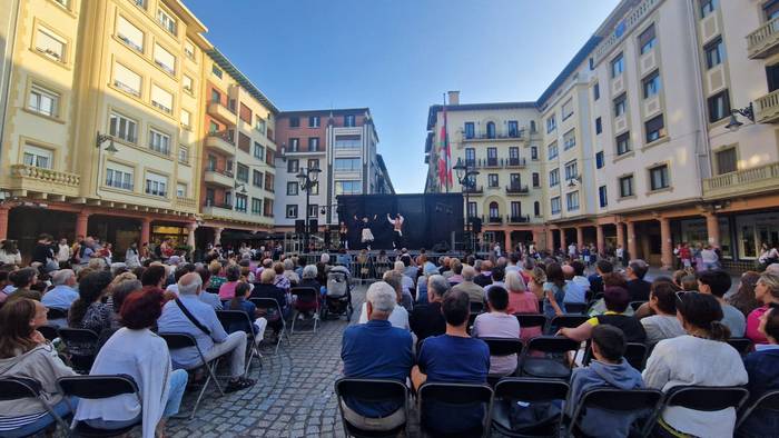 Nora Davila eta Julen Lertxundi nagusi gazteen dantza txapelketan