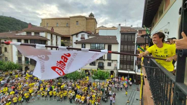 Bandera festa igande iluntzea alaitzeko