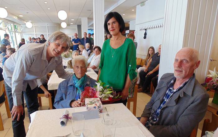 89 urteko 17 zumaiar omendu zituzten atzo