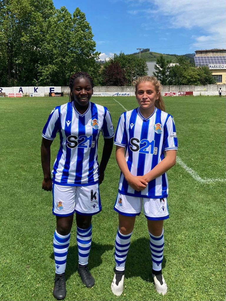 Elena Lizarralde eta Salma Medji, Realarekin golak sartzen