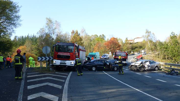 Azpeitiko bizilagun bat hil da Zestoan, bi autok elkar jota