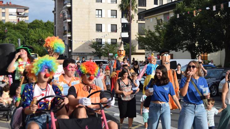 Festa giroan murgilduta jarraitzen dute Salbide auzoan