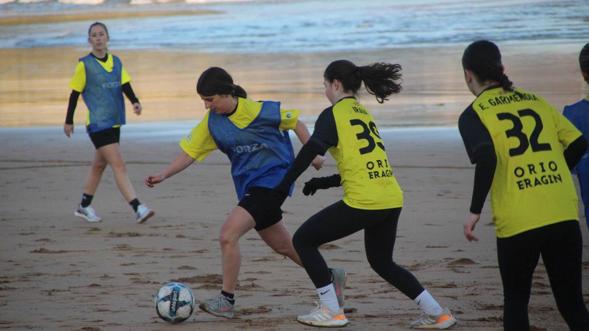 Otsailaren 7an jokatuko dute III. Emakume Futbolari eguna