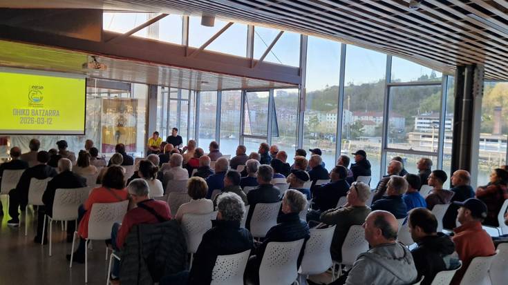 OAEk 80 bazkideren aurrean egin du urteko batzarra