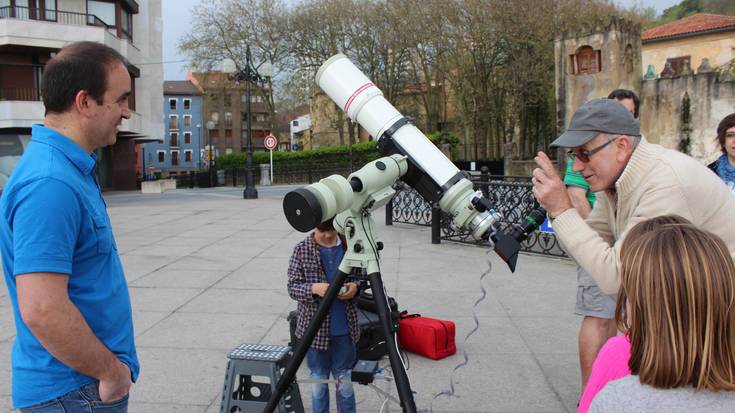 Lau hitzaldi eta behaketak izango dira XVIII. Astronomia Astearen barruan