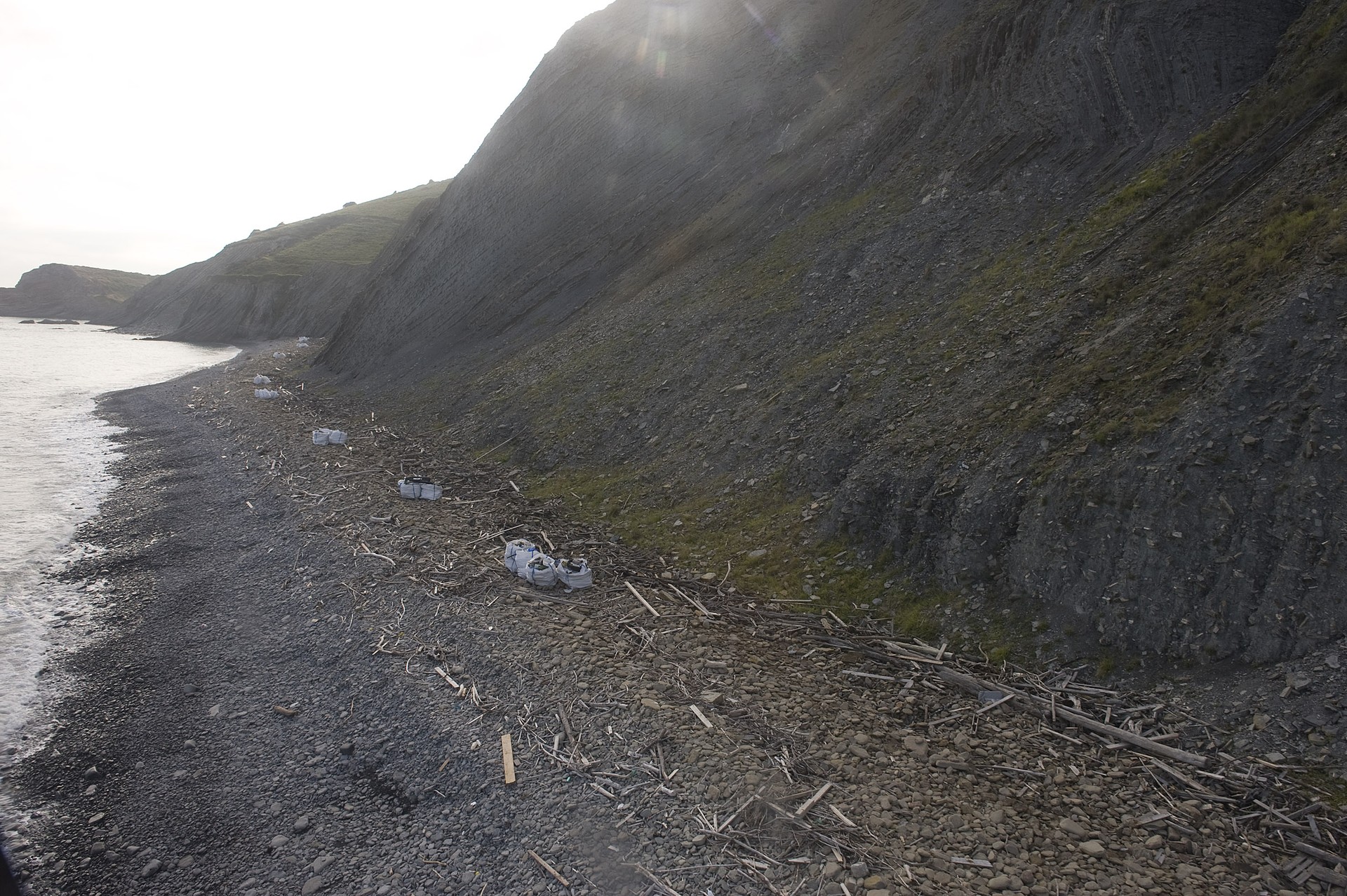 Geoparkeko kostaldearen garbiketa auzolanean