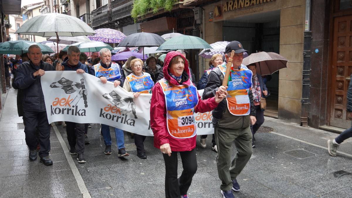 Bizikorrika, eskulanak eta bazkaria, Korrikarako gorputzak berotzeko