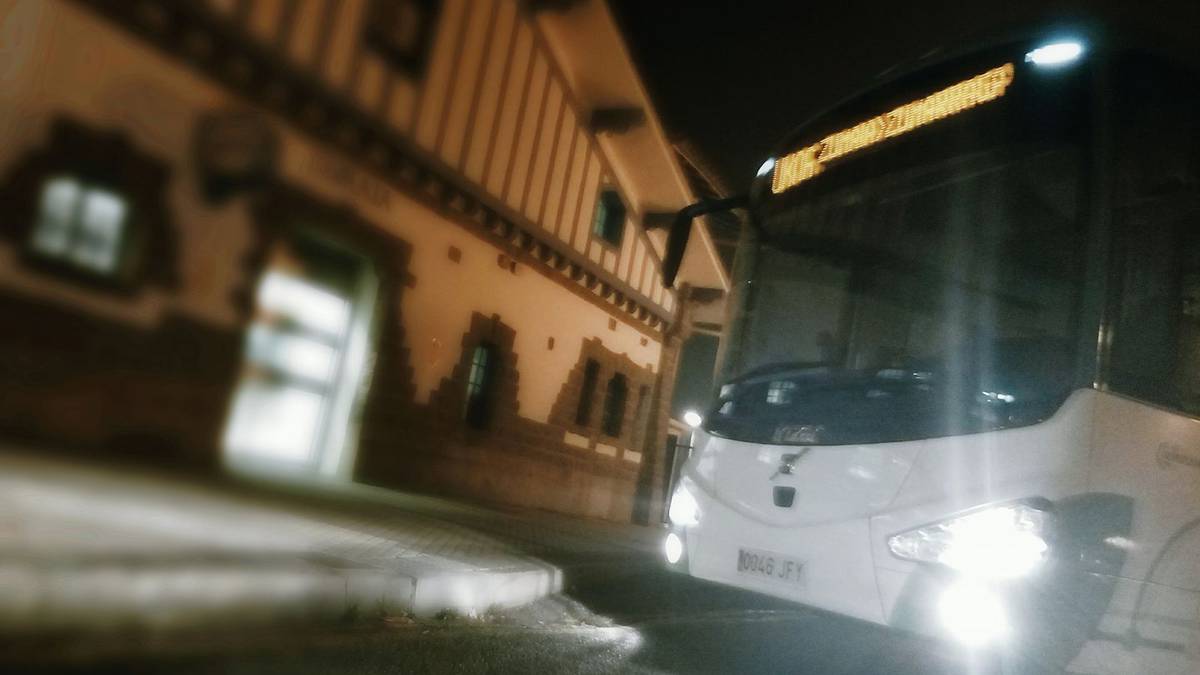 Larunbat gaueko Zestoa-Eibar autobus zerbitzuak behin betiko egingo ditu Azkoitian geldialdiak