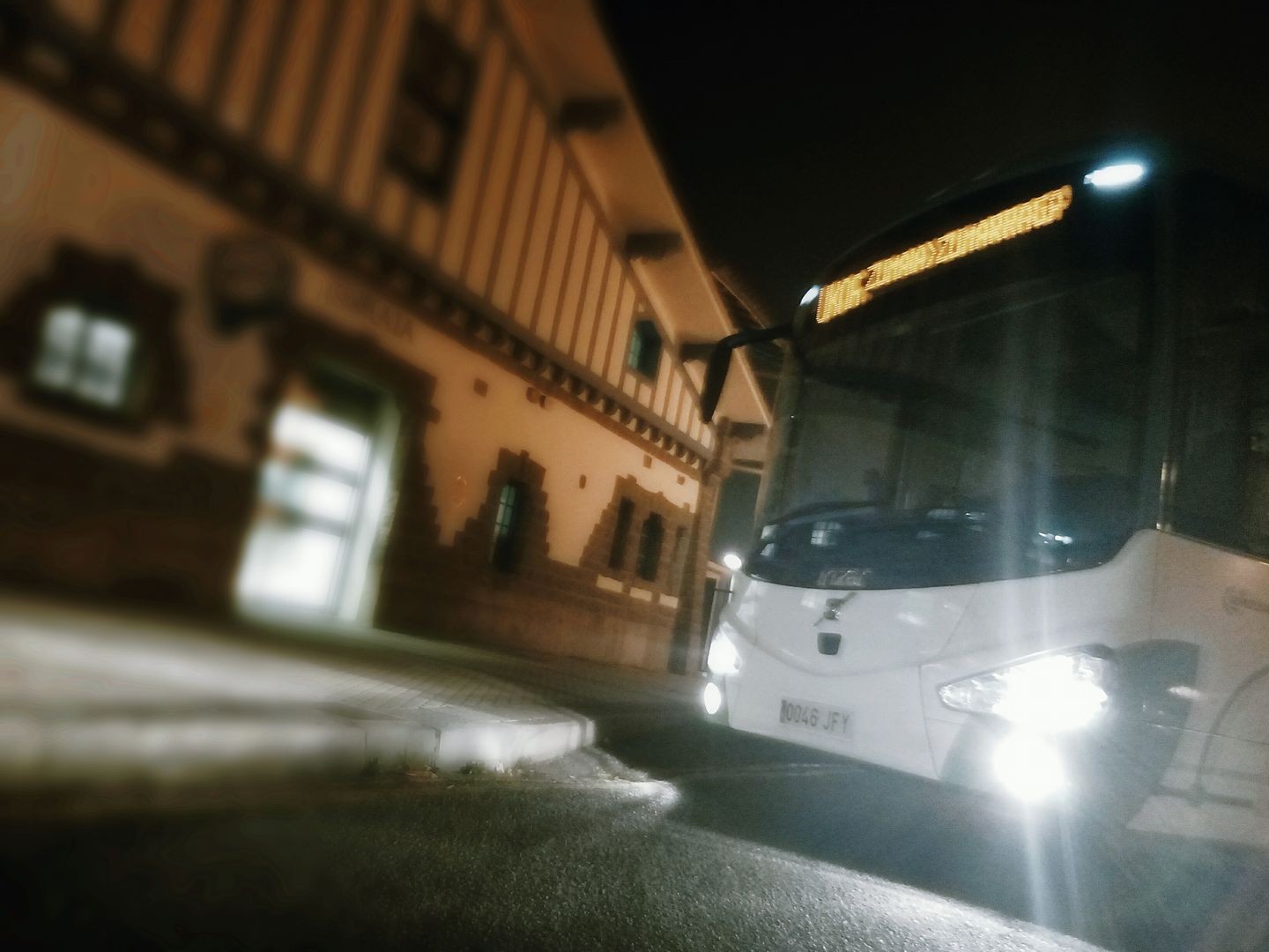 Larunbat gaueko Zestoa-Eibar autobus zerbitzuak behin betiko egingo ditu Azkoitian geldialdiak