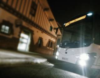 Larunbat gaueko Zestoa-Eibar autobus zerbitzuak behin betiko egingo ditu Azkoitian geldialdiak