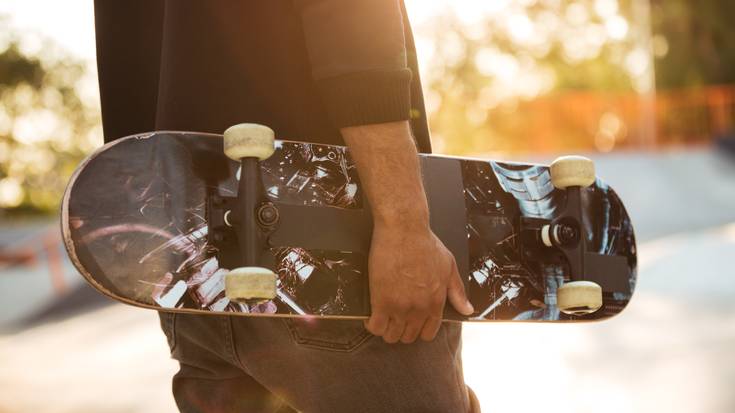 Mural margotzea, skate ikastaroa eta DJen emanaldia bihar, AGAren eskutik