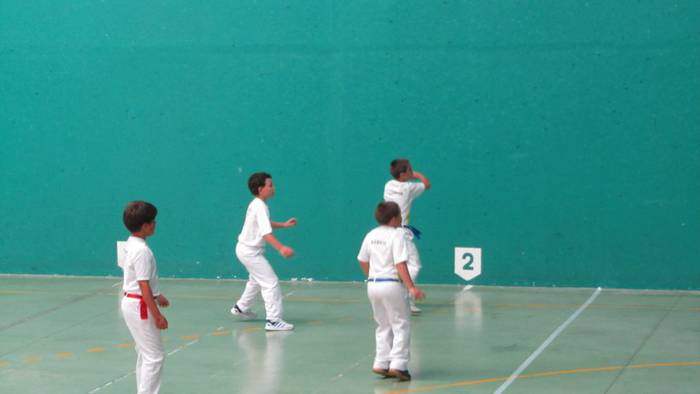 Getariako haurren eskuz banakako pilota txapelketako finalak, igandean