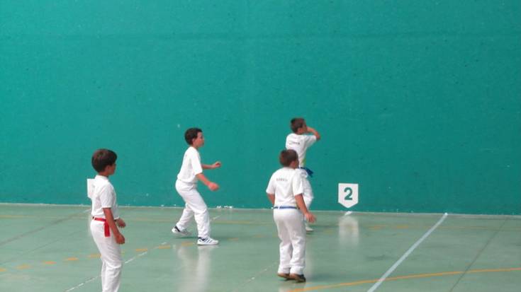 Getariako haurren eskuz banakako pilota txapelketako finalak, igandean