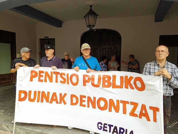 Pentsiodunak kalean dira berriro, pentsio publiko duinak aldarrikatzeko