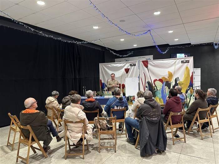 Jakoba Errekondok Ilargiaren egutegia aurkeztu zuen atzo jendaurrean