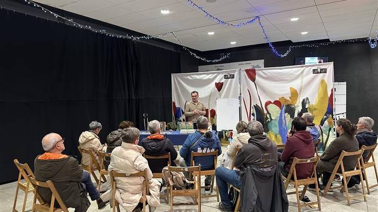 Jakoba Errekondok Ilargiaren egutegia aurkeztu zuen atzo jendaurrean