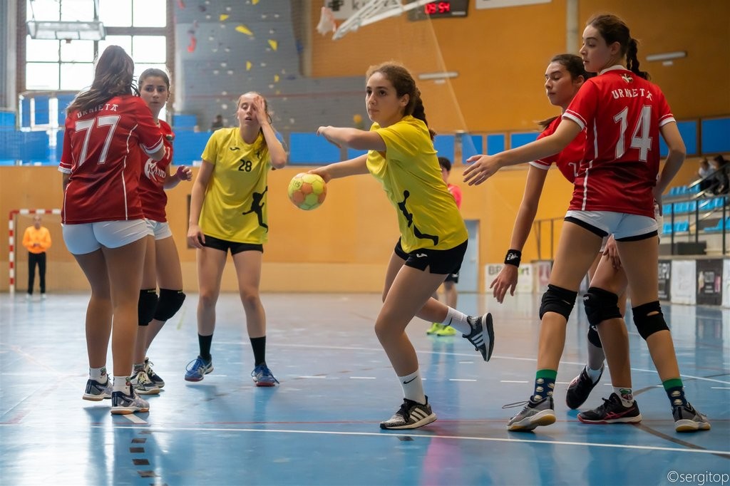 Asteburuan lau eskubaloi partida jokatuko dituzte Karelan