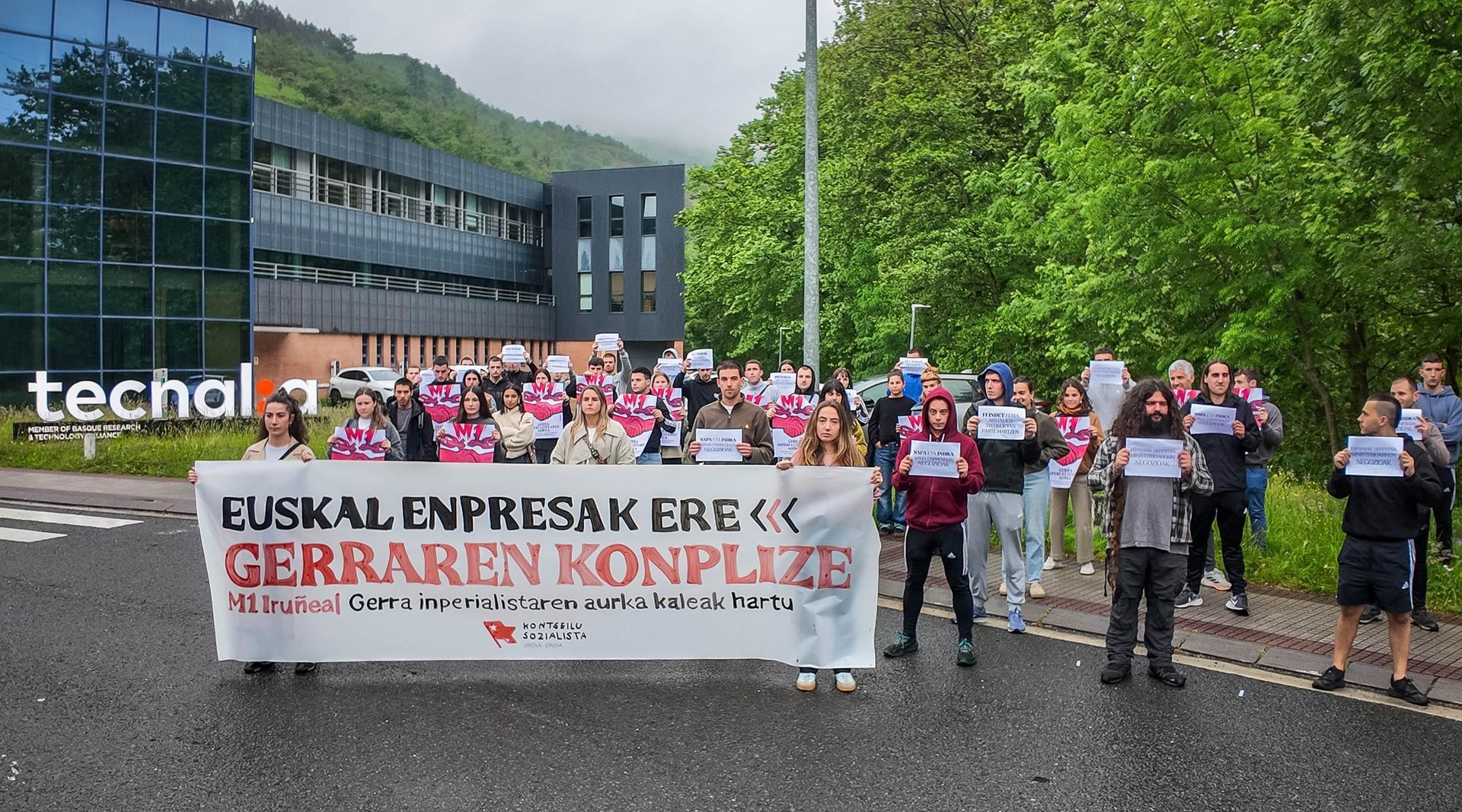 Maiatzaren Lehenaren bezperetan, "enpresak gerraren konplize" direla salatu du Kontseilu Sozialistak