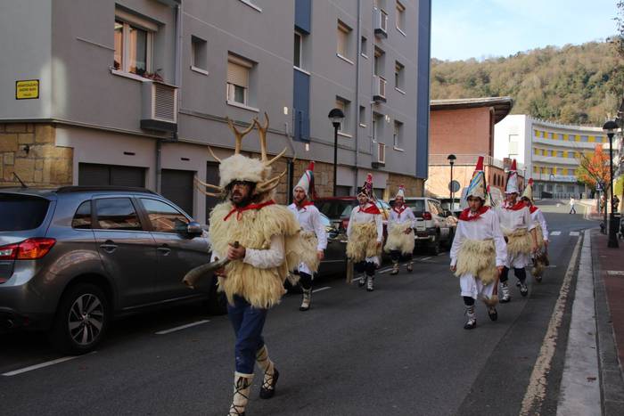 Zarauztarrak, Orioko joaldunekin