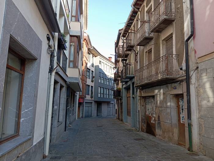 Etxebizitzak "errazago eskuratzeko politikak" eskatu ditu EAJk, batez ere gazteei zuzenduta