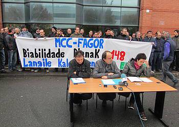 Fagor eta MCC Grumalekin "lotsagarri" jokatzen ari direla salatu dute langileek