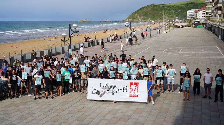 Los 40 Summer Live jaialdiaren aurka egin dute herriko hainbat eragilek