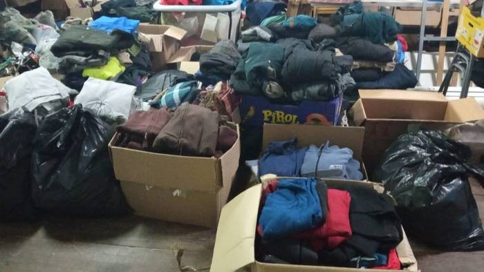 137 pertsonaren artean arropak eta mantak banatu ditu Elkar-ekinek azken astean