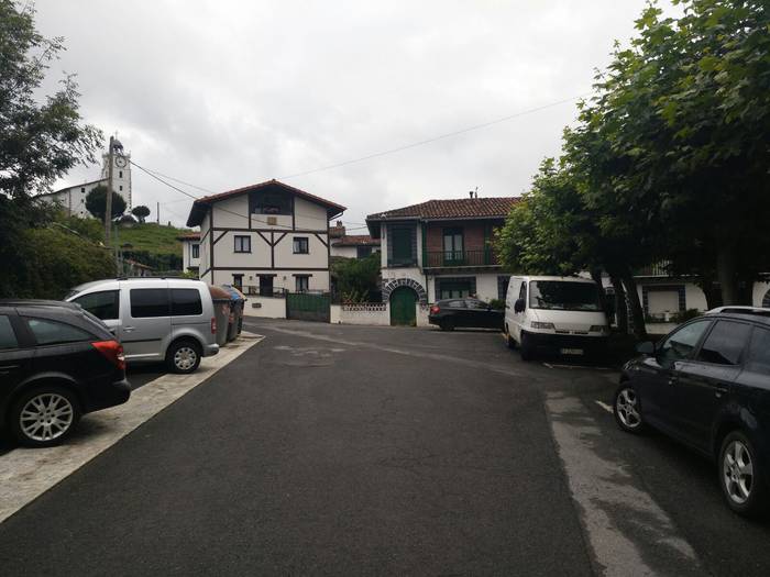 Azkoitia Baik Floreagako eta San Martingo aparkaleku arazoez ohartarazi du