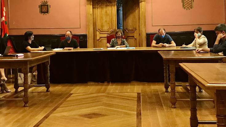 Udalak aho batez onartu du Esklabak-Iturzulo eta Bustinzuriko Errebaleko etxebizitzen lizitazioak martxan jartzeko mailegu eskaera