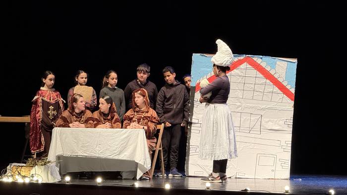 Antzerkia: Azkoitia BHIko ikasleen antzezlana