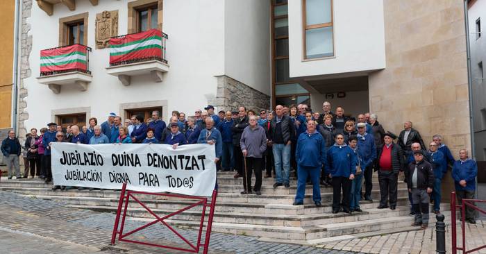 San Telmo egunean ere pentsionistek elkarretaratzea egin zuten