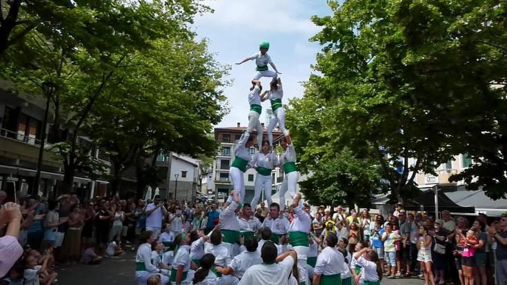 Els Falcons de Vilafranca taldea giza gazteluen kalejiran