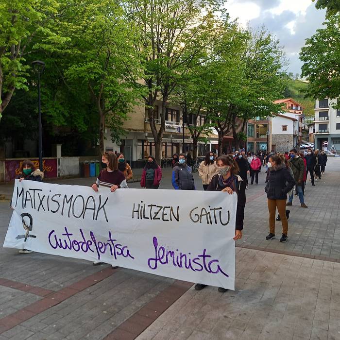 Miarritzeko hilketa matxista salatu dute eskualdeko zenbait herritan