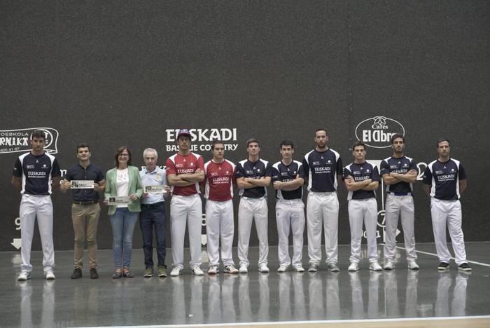 Euskal Herriko denboraldia hasiko dute Zumaiako puntistek