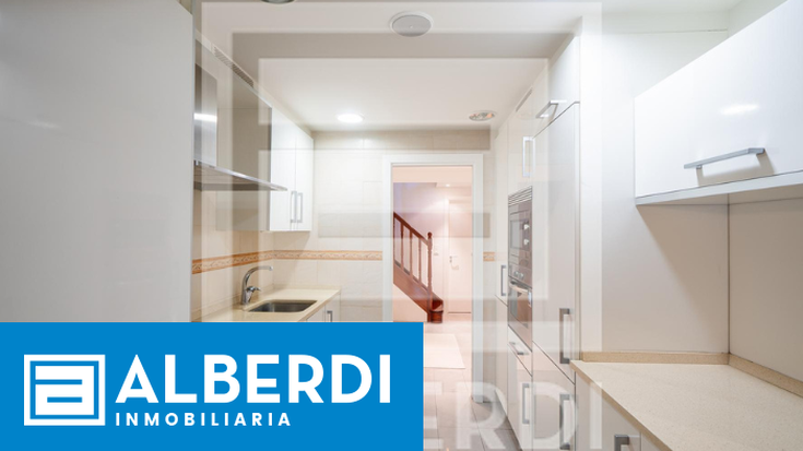 Alberdi Inmobiliaria: xarma berezia duen duplexa Kale Nagusian