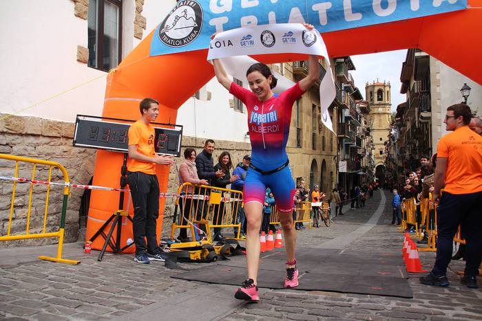 Getariako Triatloia irabazi du Helene Alberdik