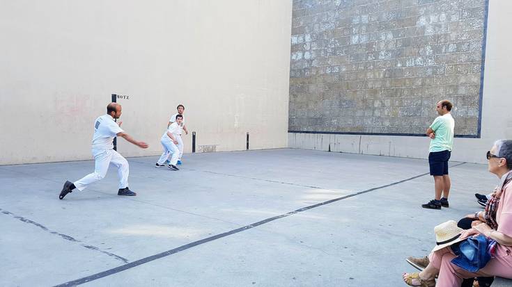 Antia-Agirre eta Odriozola-Alkorta bikoteek jokatuko dute esku pilota txapelketako finala