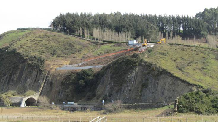 Etzi zabalduko dute Getaria eta Zumaia arteko errepidea
