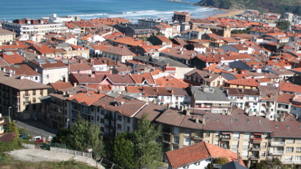EH Bilduren babesari esker aurrera egin du Zarautz eremu tentsionatu izendatzeko mozioak