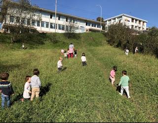 Hamahiru aulki huts Zarauzko La Sallen