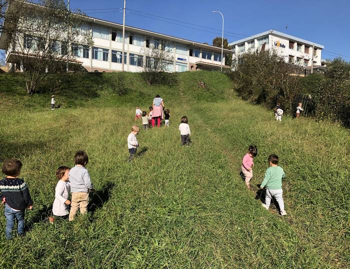 Hamahiru aulki huts Zarauzko La Sallen